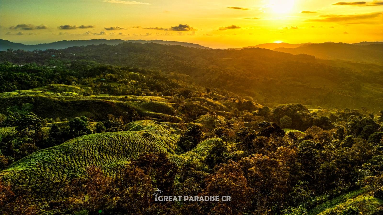 Vista de colinas al atardecer desde Buenas Vistas