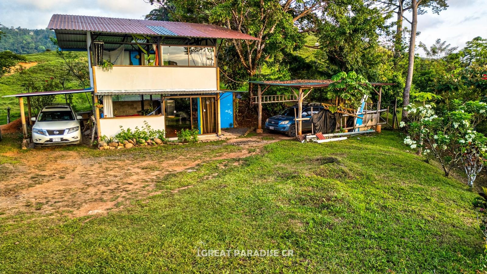 Exterior de vivienda y zona verde en Buenas Vistas